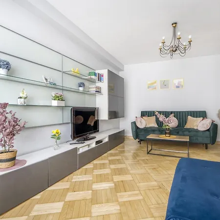 Apartment Gama Great Location & Famili 120m 2-12 People