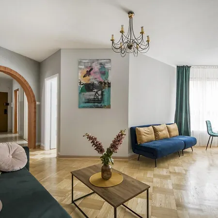 Apartment Gama Great Location & Famili 120m 2-12 People Warsaw